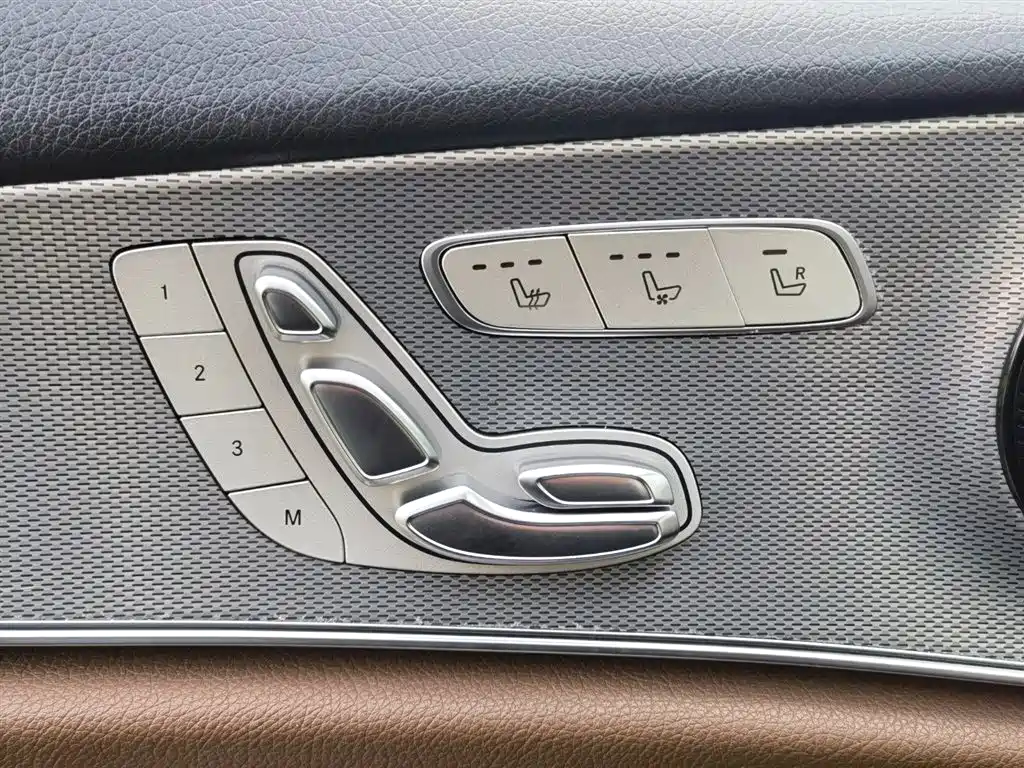 Mercedes-Benz E-Class 2020 — фото 36