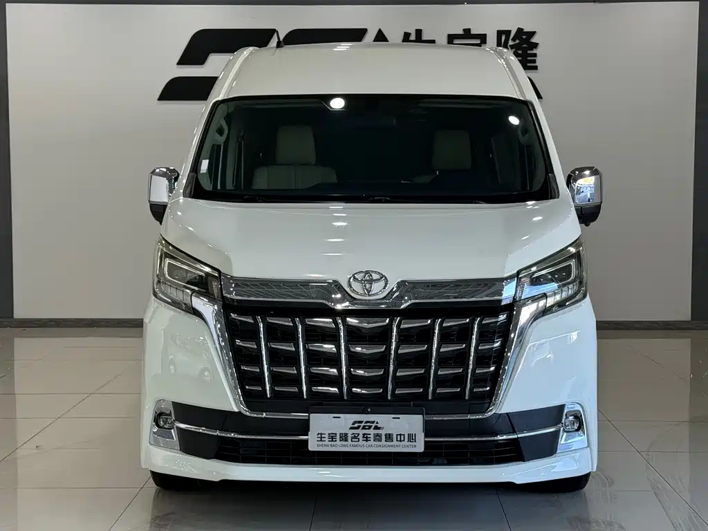 Toyota Hiace 2023 — фото 2