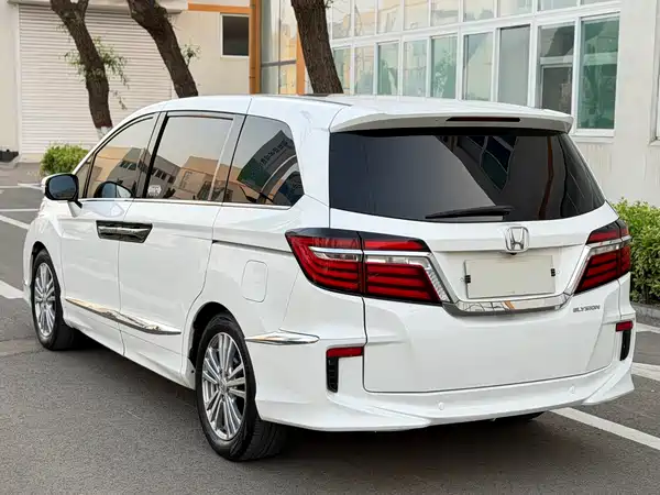 Honda Elysion 2016