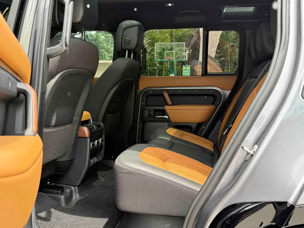 Land Rover Defender 2023 — фото 11