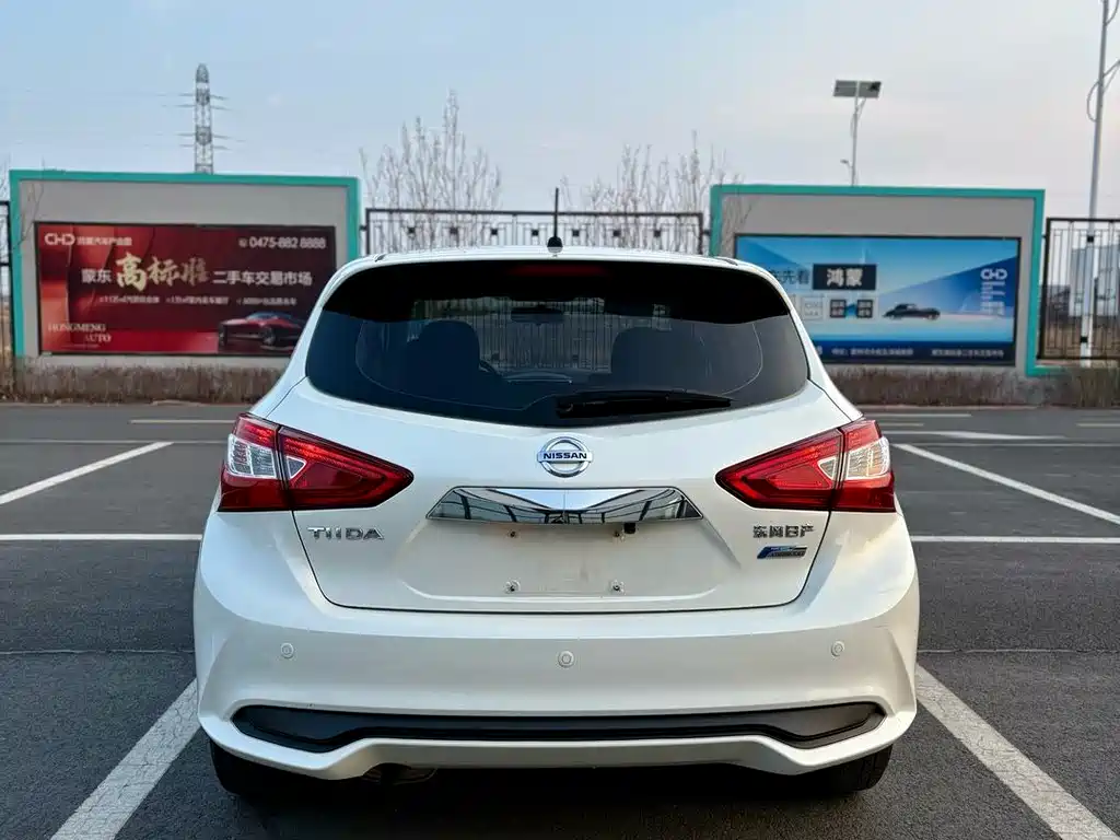 Nissan Tiida 2017 — фото 10