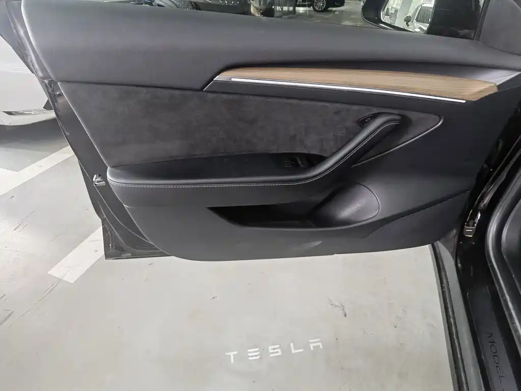 Tesla Model 3 2023 — фото 10