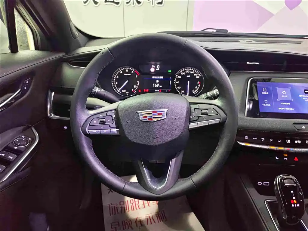 Cadillac XT4 2020 — фото 12