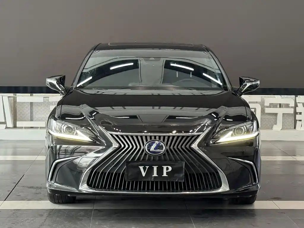 Lexus ES 2021