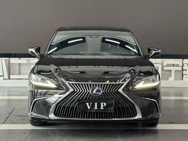 Lexus ES 2021