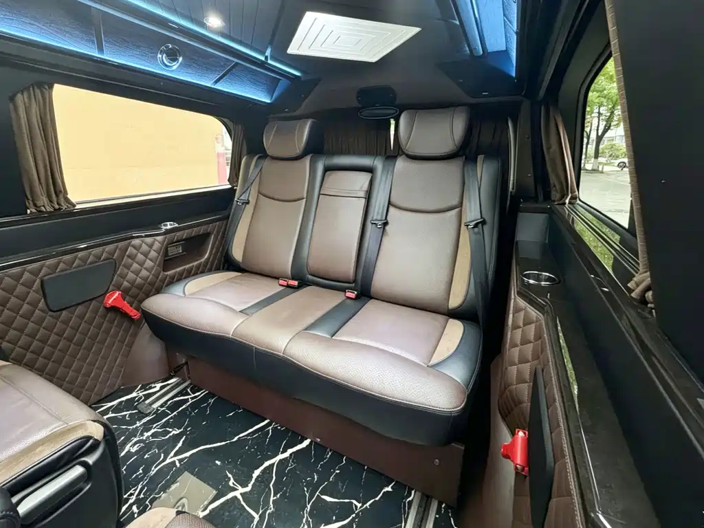 Mercedes-Benz V-Class 2020 — фото 9