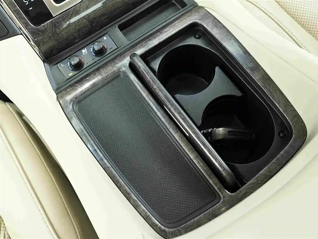 Toyota Alphard 2021 — фото 10