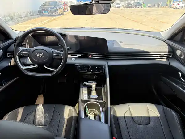 Hyundai Elantra 2021