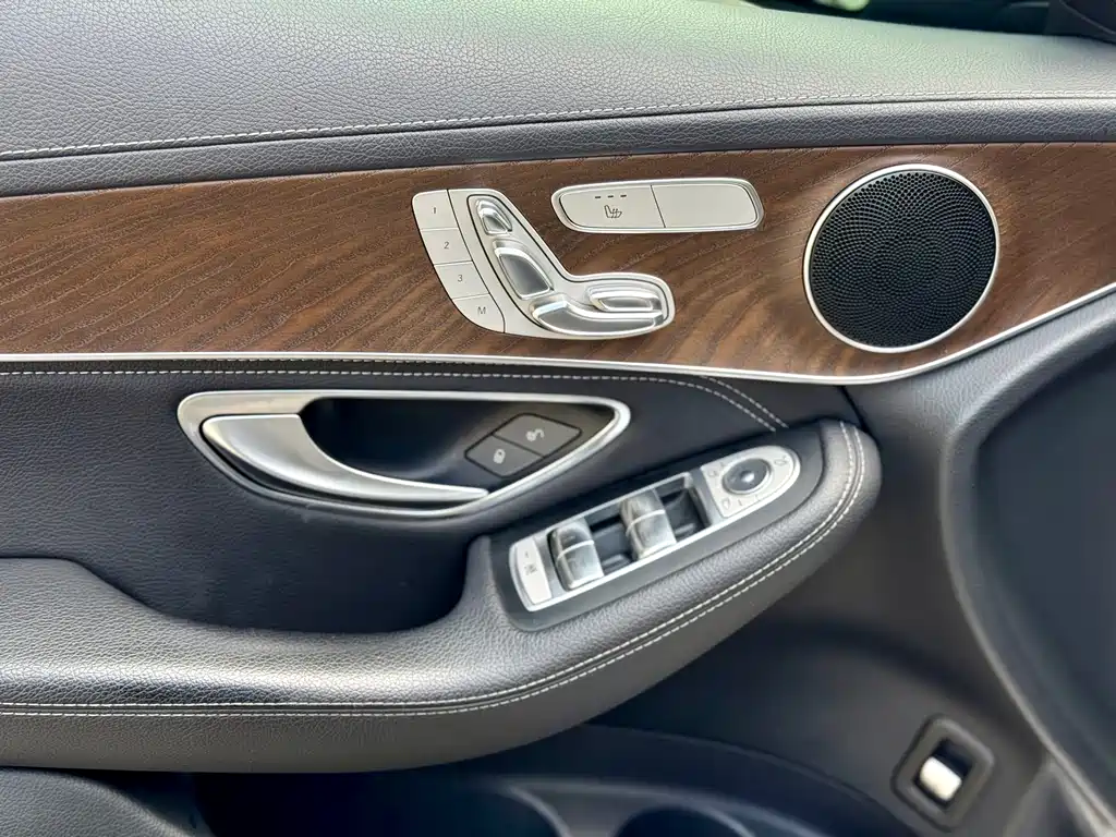 Mercedes-Benz GLC 2017 — фото 17
