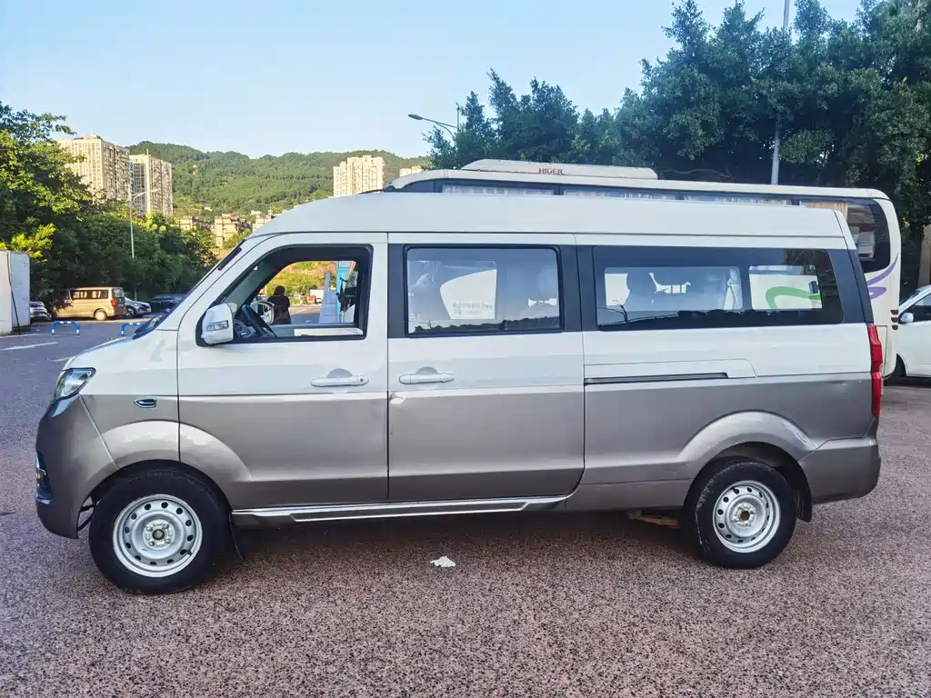 Jinbei Hiace X30L 2017