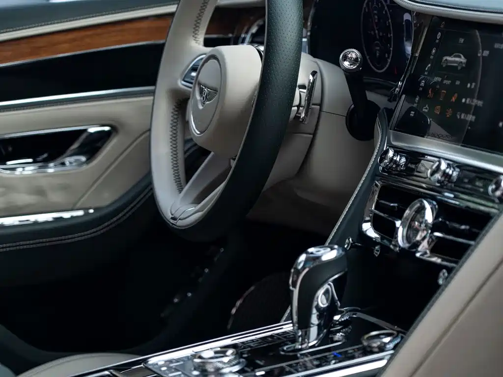 Bentley Flying Spur PHEV 2024 — фото 23