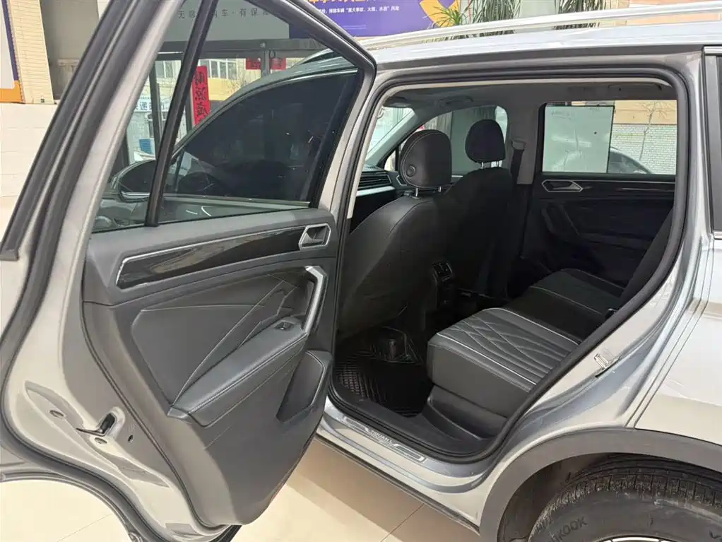 Volkswagen Tiguan L 2023 — фото 20