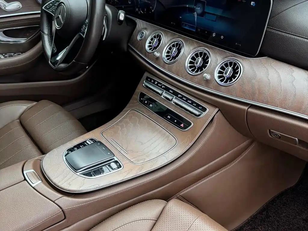 Mercedes-Benz E-Class 2021 — фото 13