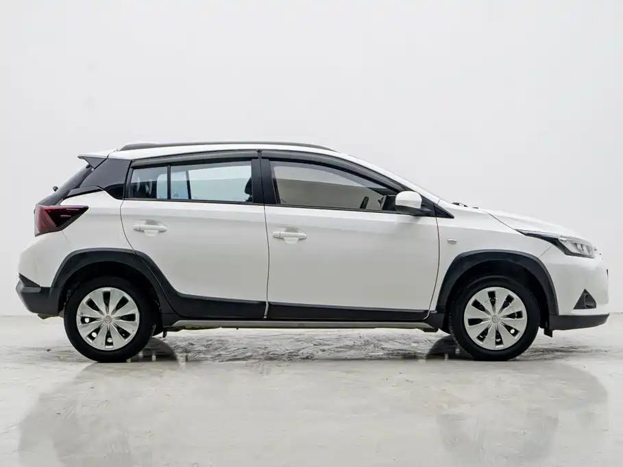 Toyota Yaris L 2022 — фото 28
