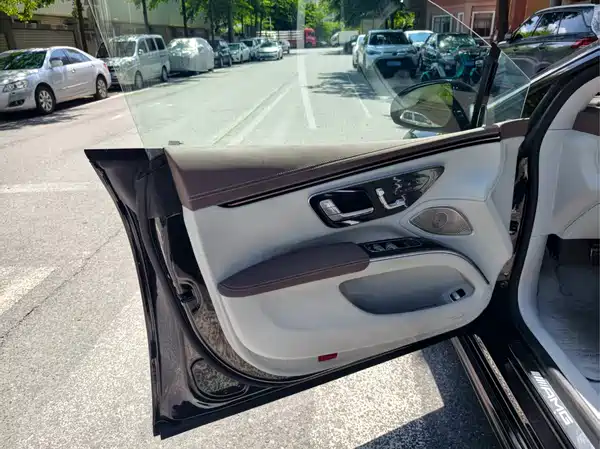 Mercedes-Benz EQS AMG 2024