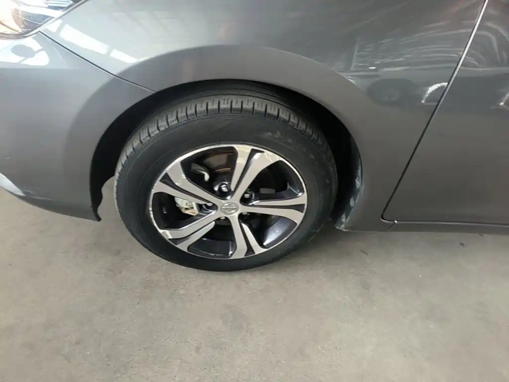 Nissan Tiida 2017 — фото 23