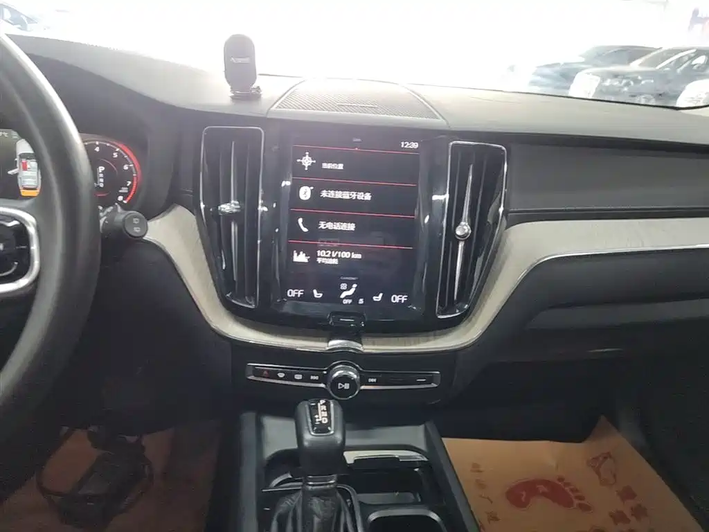 Volvo XC60 2020 — фото 13