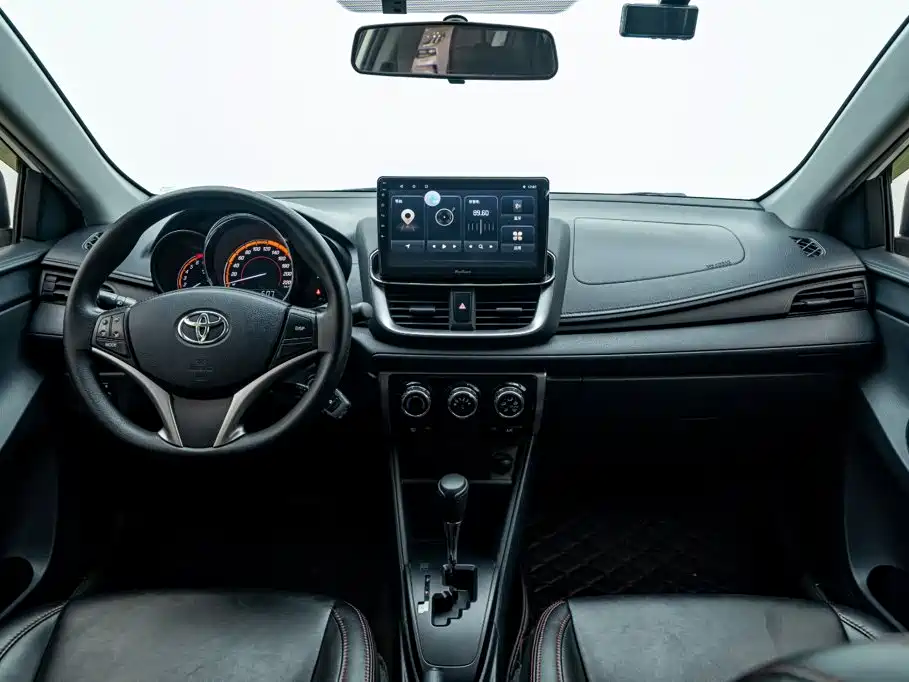 Toyota Yaris L 2022 — фото 16