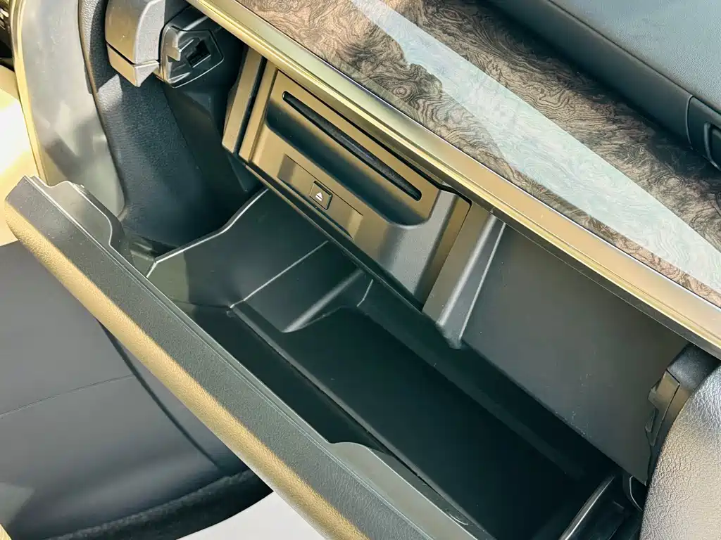 Toyota Alphard 2023 — фото 37
