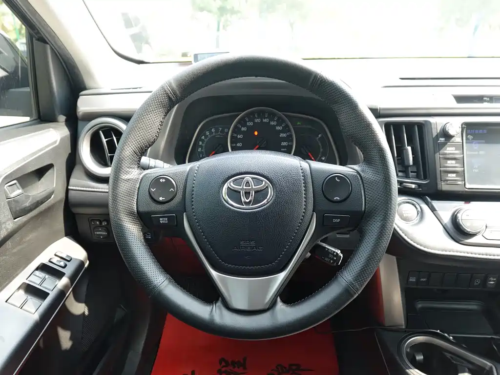 Toyota RAV4 2019 — фото 12