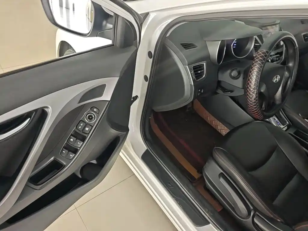 Hyundai Elantra Langdong 2015 — фото 16