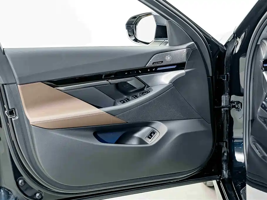 BMW 5 Series 2024 — фото 16