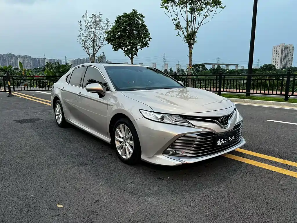 Toyota Camry 2019 — фото 3