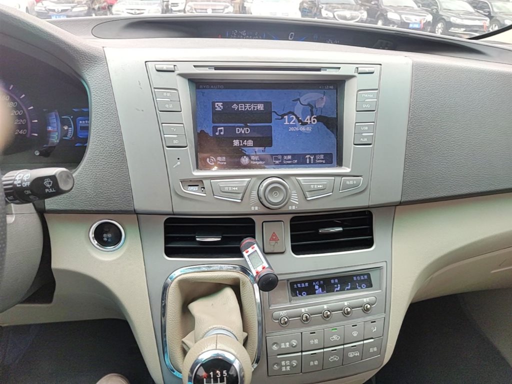 BYD M6 2014 — фото 13