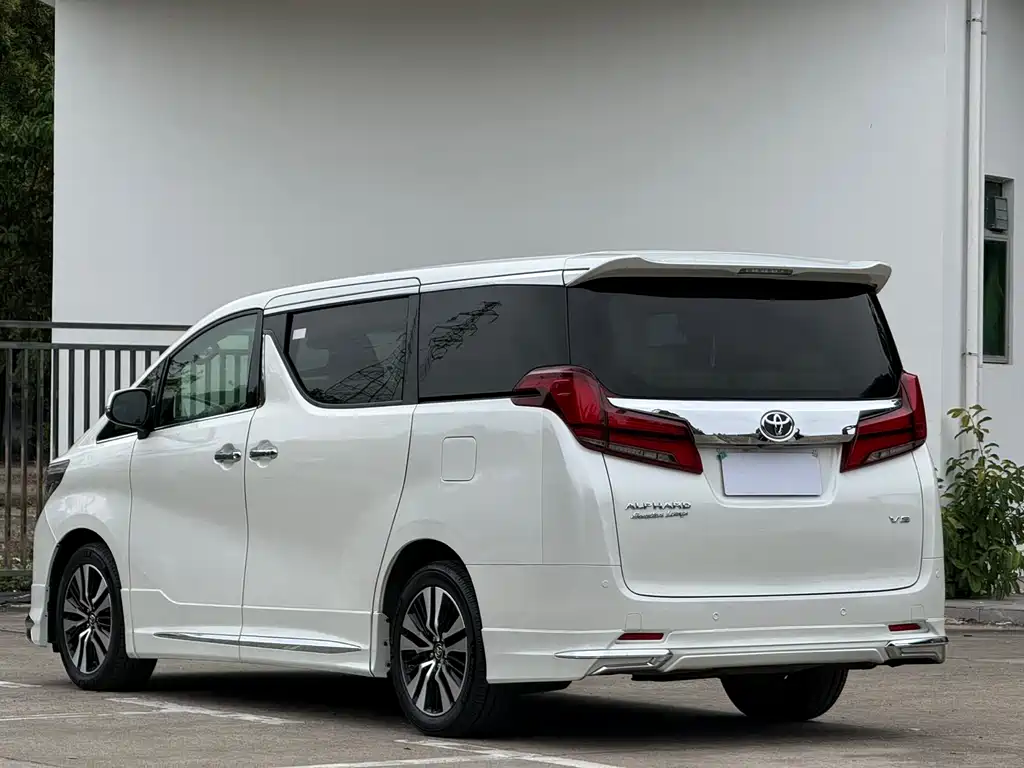 Toyota Alphard 2018 — фото 11