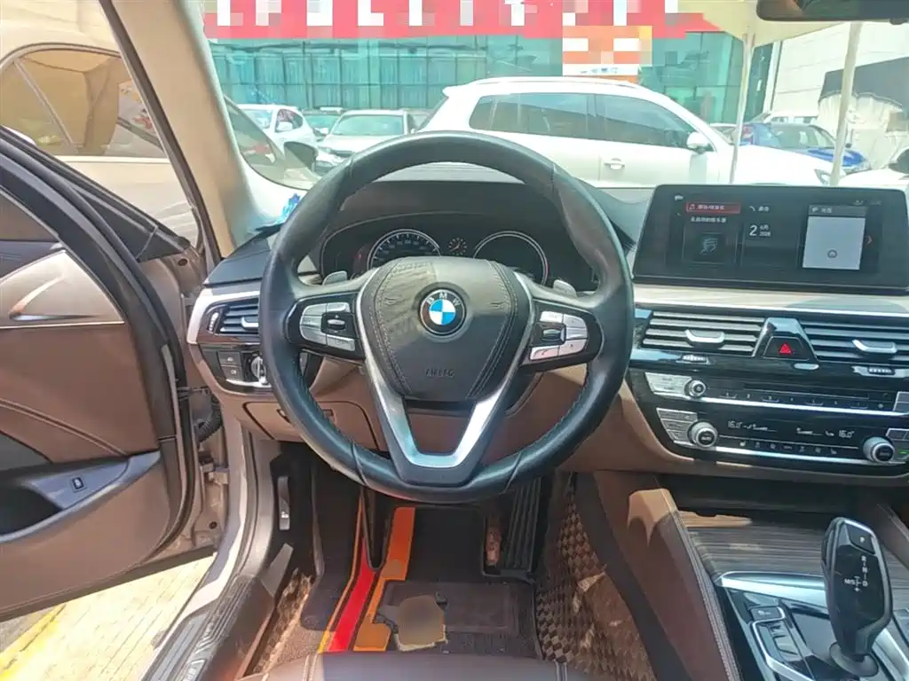 BMW 5 Series 2018 — фото 11