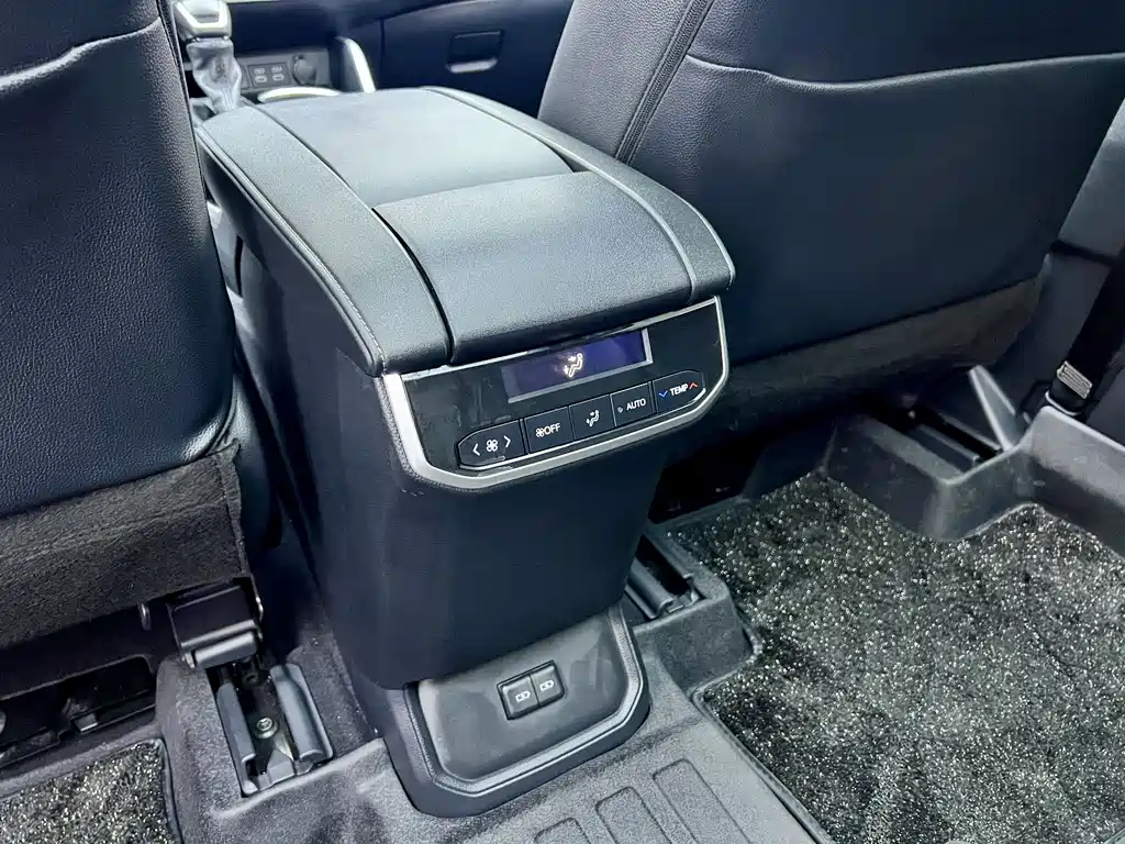 Toyota Highlander 2023 — фото 21