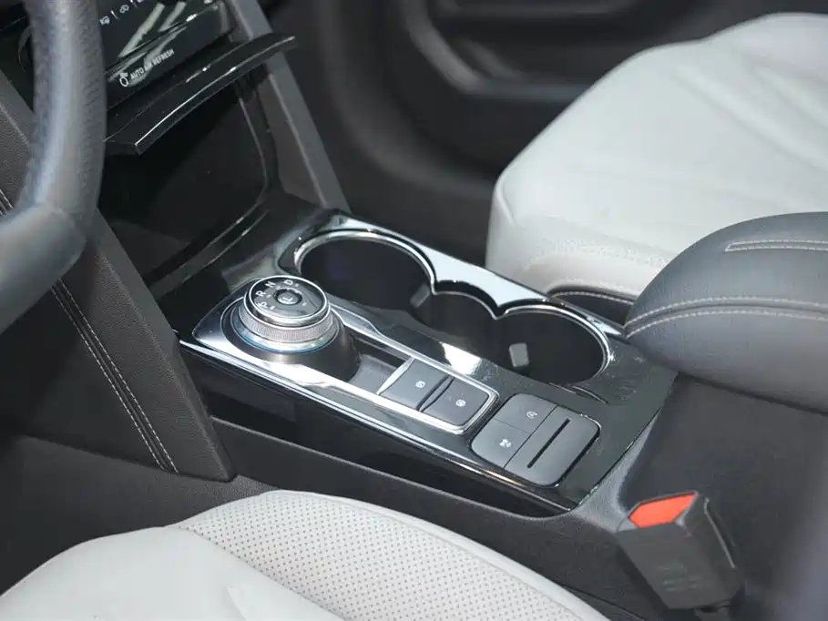 Ford Escape 2023 — фото 12