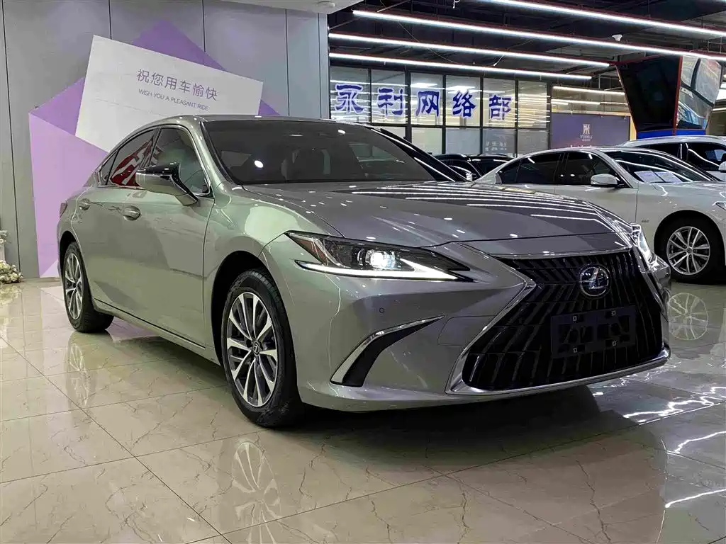 Lexus ES 2024