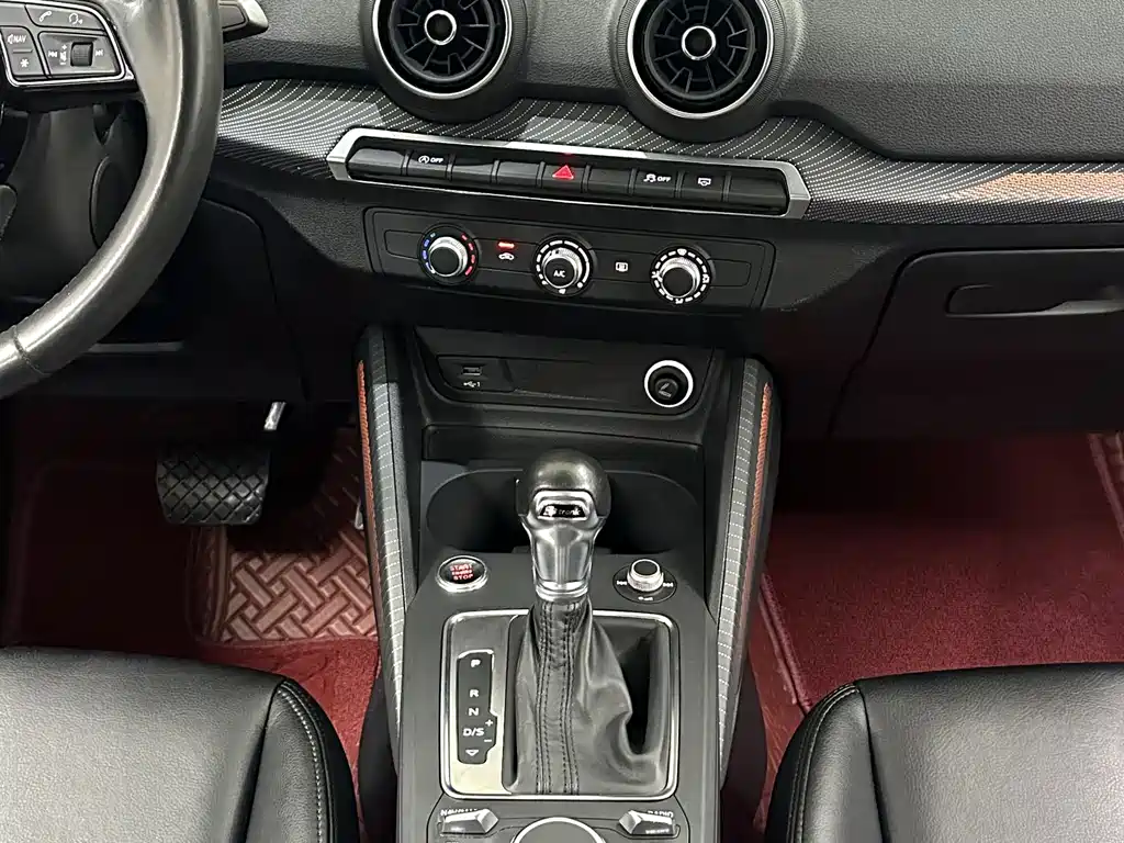 Audi Q2L 2019 — фото 13