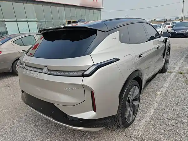 Lynk & Co 08 EM-P 2024