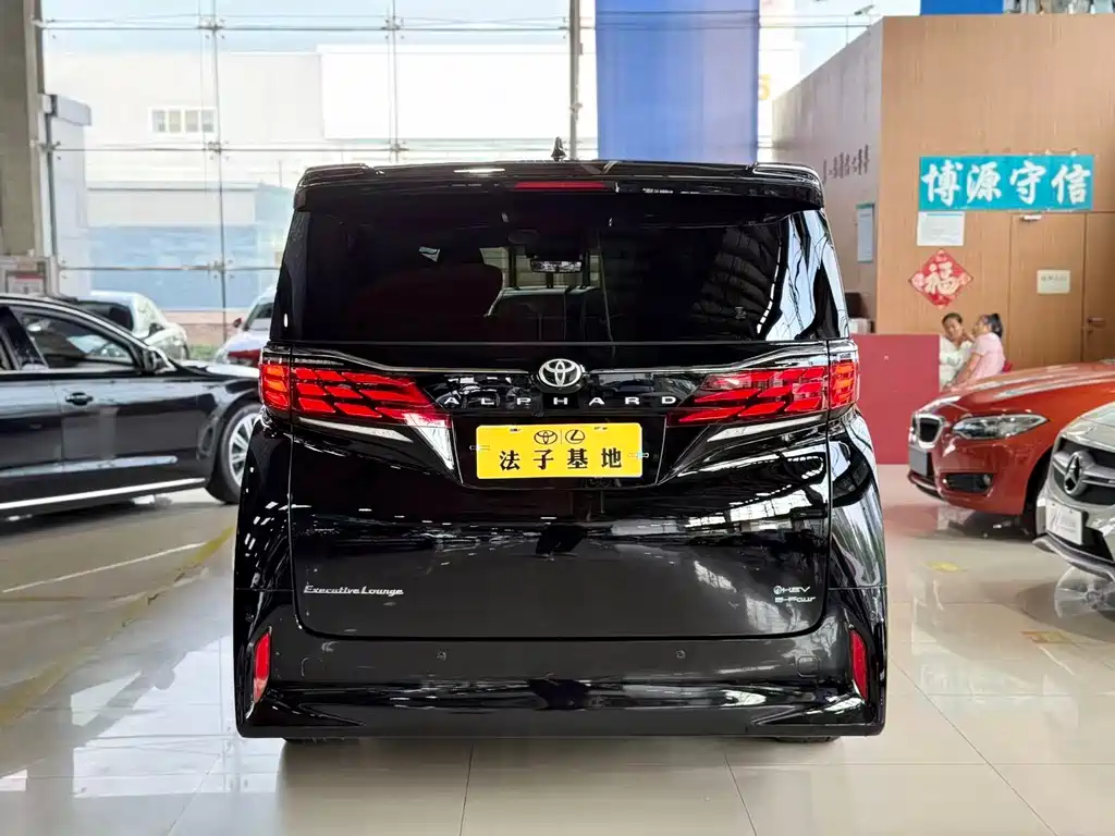 Toyota Alphard 2025 — фото 24