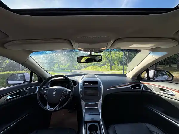 Lincoln MKZ 2015