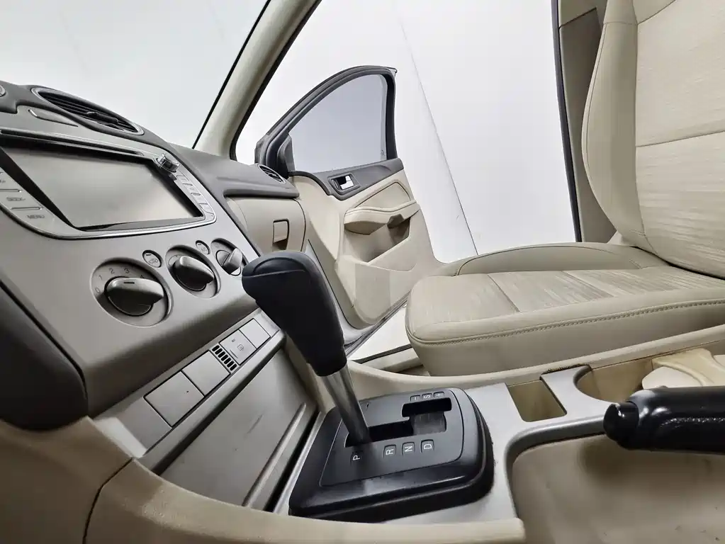 Ford Focus 2013 — фото 12