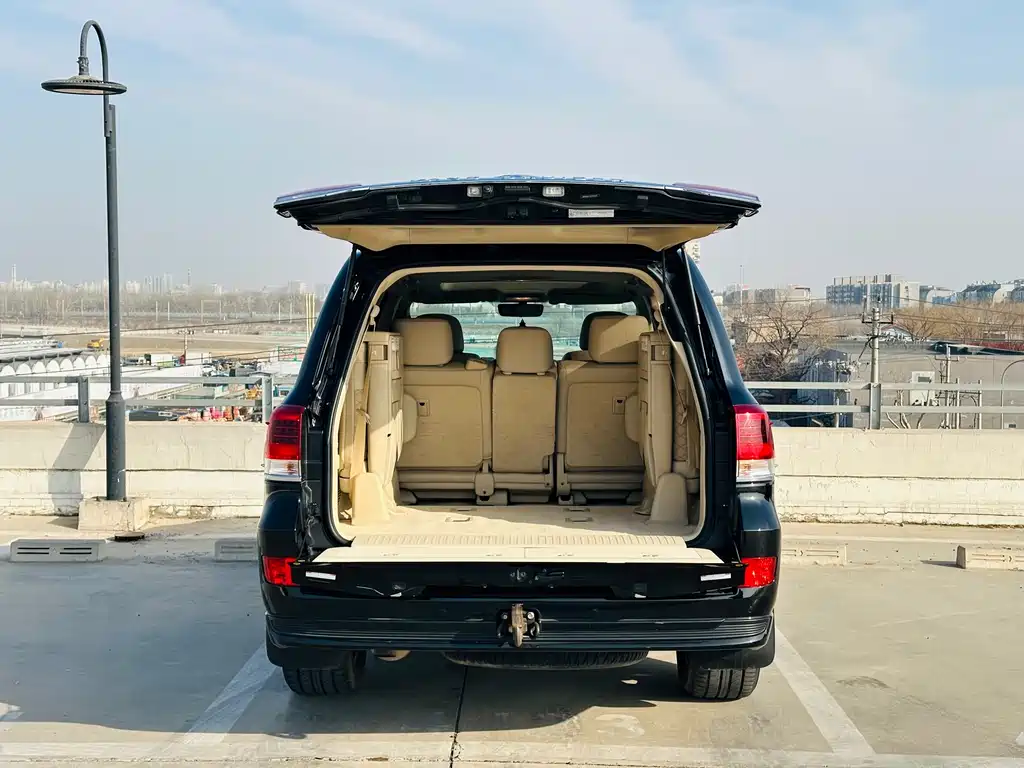 Toyota Land Cruiser 2020 — фото 30