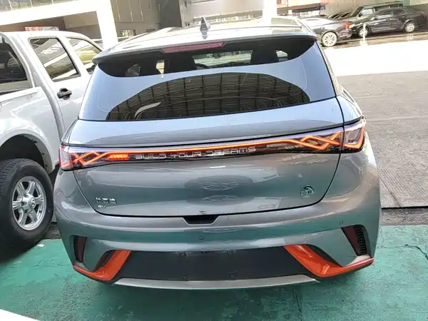 BYD Dolphin 2023