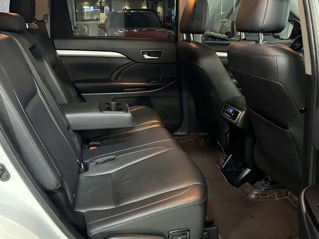 Toyota Highlander 2020 — фото 18