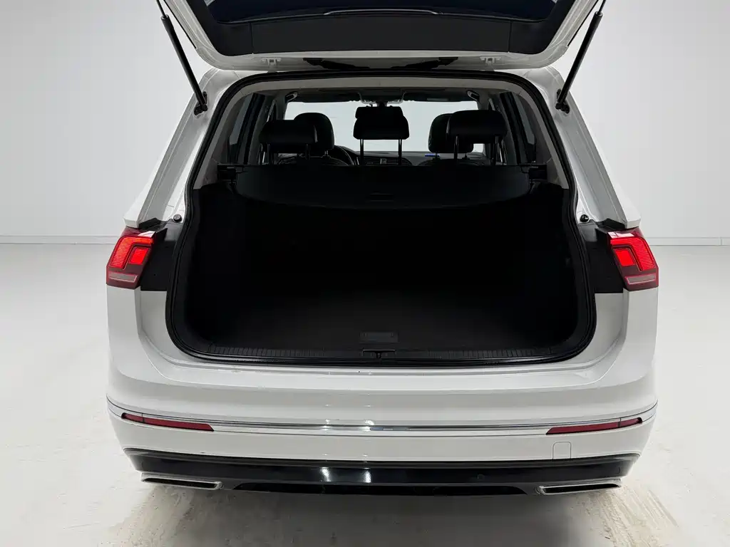 Volkswagen Tiguan L PHEV 2021 — фото 11