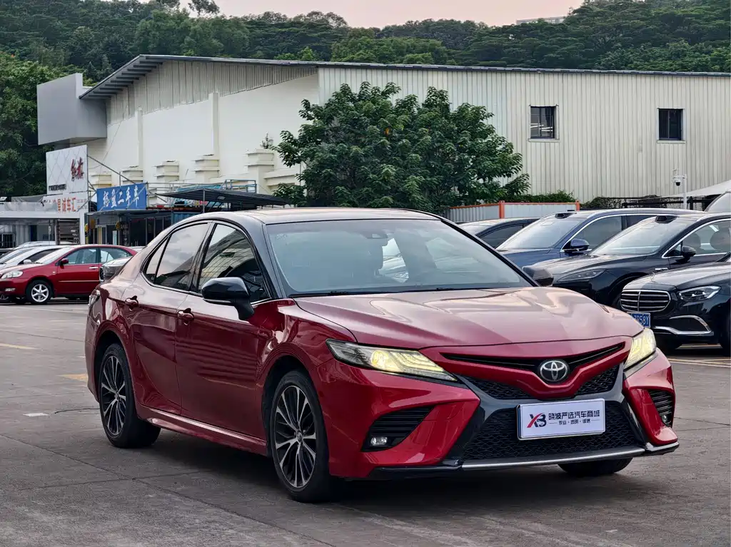 Toyota Camry 2019 — фото 3