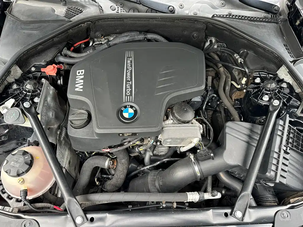 BMW 5 Series 2017 — фото 19