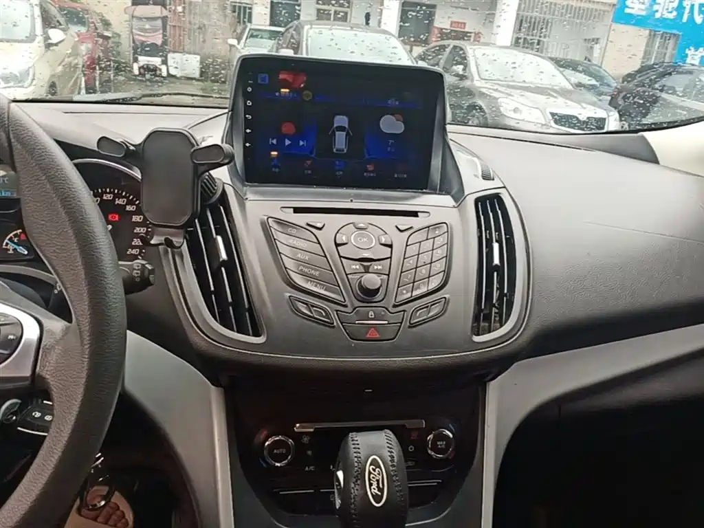 Ford Kuga 2015 — фото 13