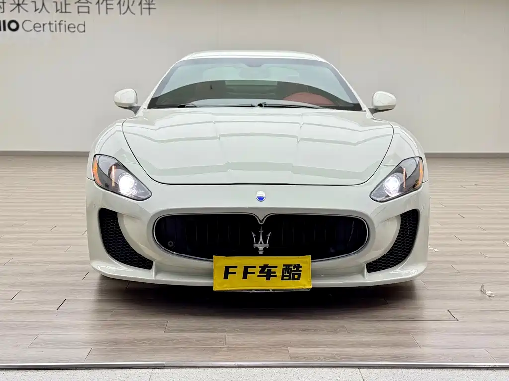 Maserati GranTurismo 2012 — фото 2