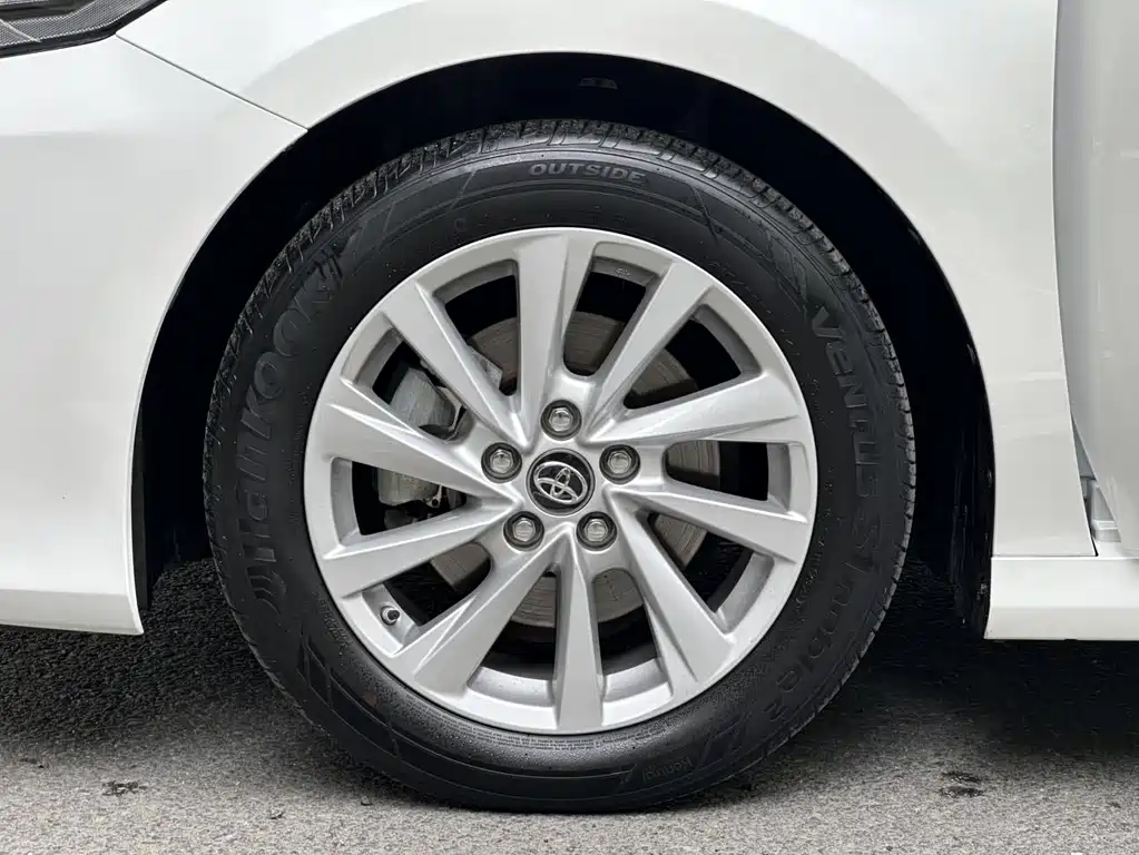 Toyota Camry 2021 — фото 16