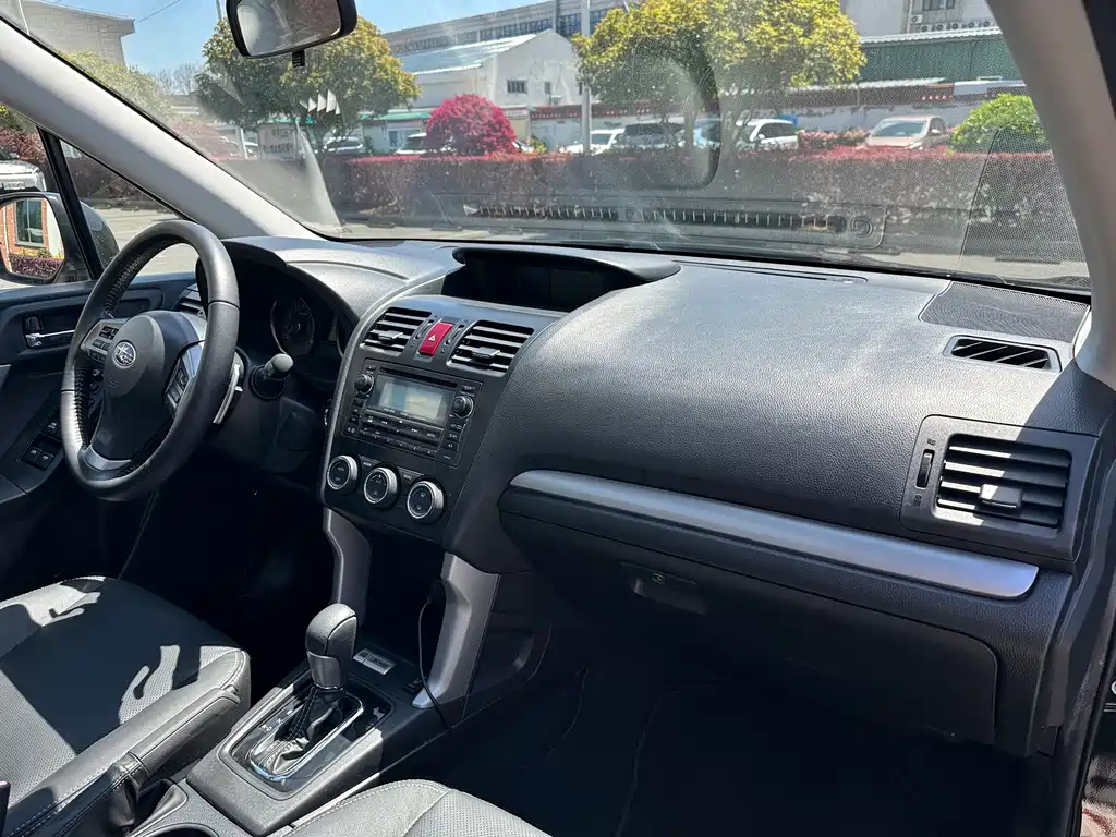 Subaru Forester 2015 — фото 27