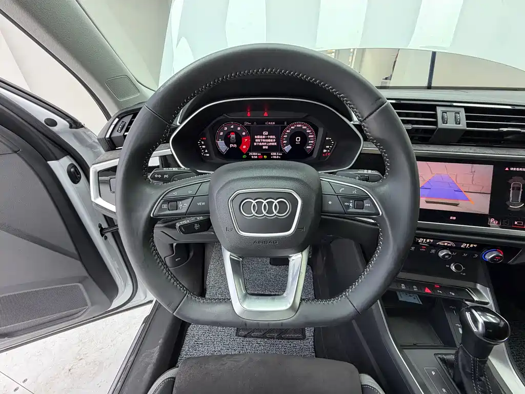 Audi Q3 2021 — фото 10