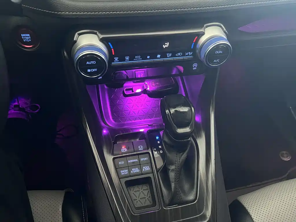 Toyota RAV4 2019 — фото 11